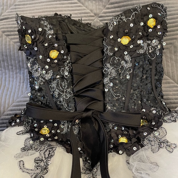 Prom dress 00 - Picture 6 of 9